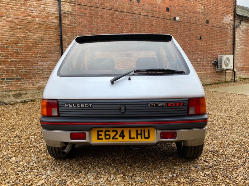 PEUGEOT 205