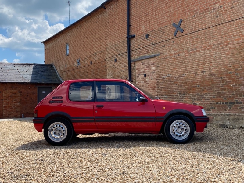 PEUGEOT 205