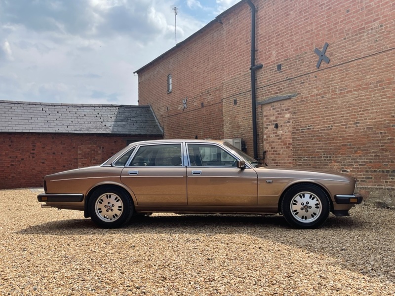 DAIMLER XJ SERIES