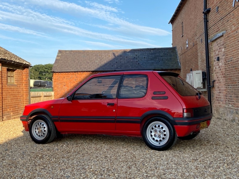 PEUGEOT 205