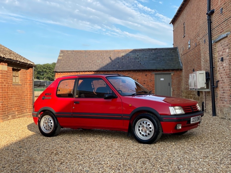 PEUGEOT 205