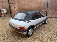 PEUGEOT 205