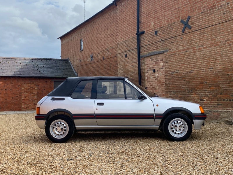 PEUGEOT 205