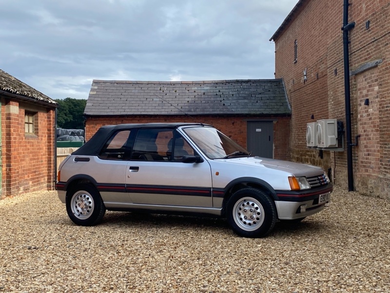 PEUGEOT 205