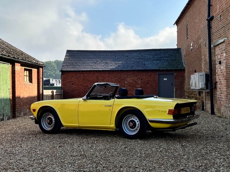 TRIUMPH TR6