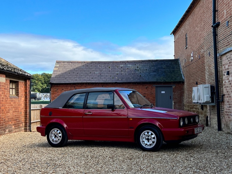 VOLKSWAGEN GOLF
