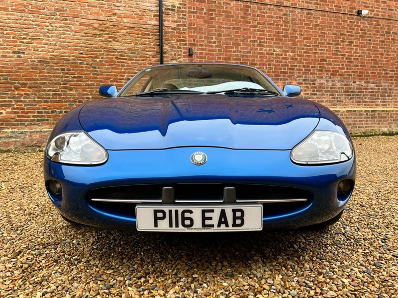 JAGUAR XK8