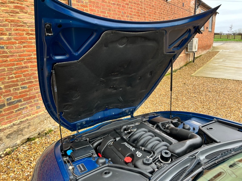 JAGUAR XK8