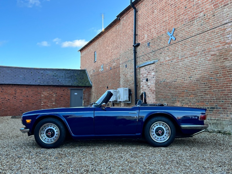 TRIUMPH TR6