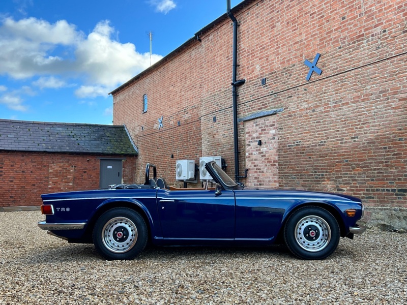 TRIUMPH TR6