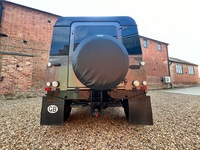 LAND ROVER DEFENDER 90
