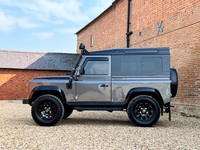 LAND ROVER DEFENDER 90