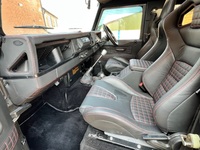 LAND ROVER DEFENDER 90