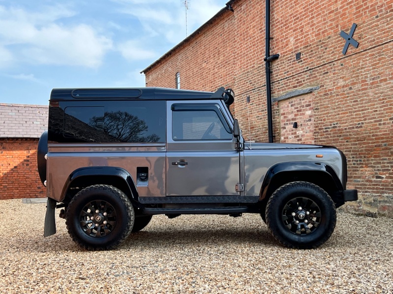 LAND ROVER DEFENDER 90
