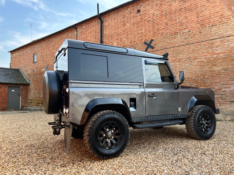 LAND ROVER DEFENDER 90