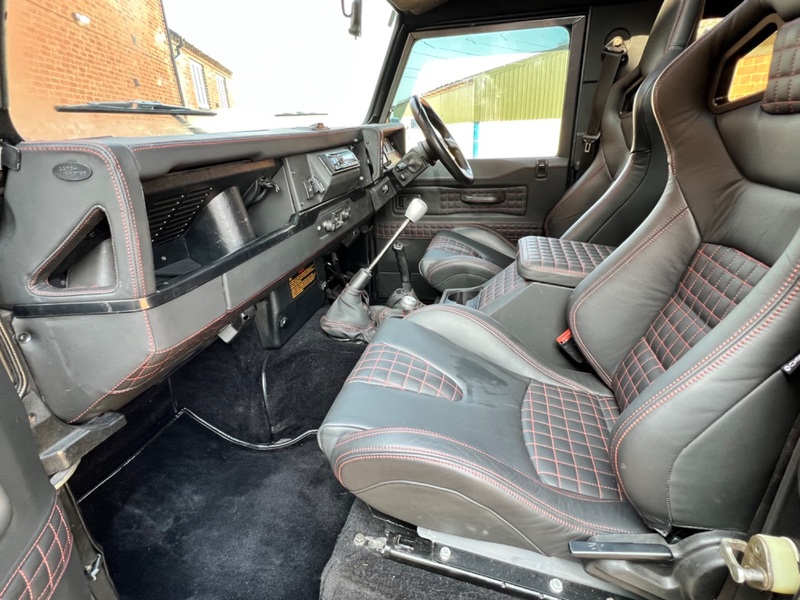 LAND ROVER DEFENDER 90