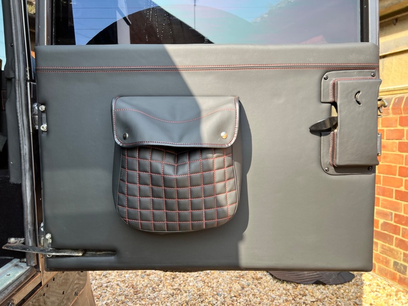 LAND ROVER DEFENDER 90