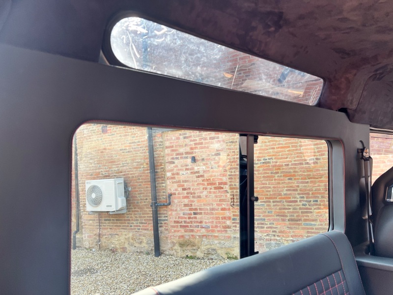 LAND ROVER DEFENDER 90