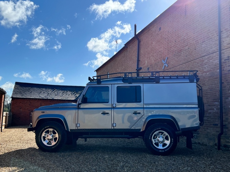LAND ROVER DEFENDER