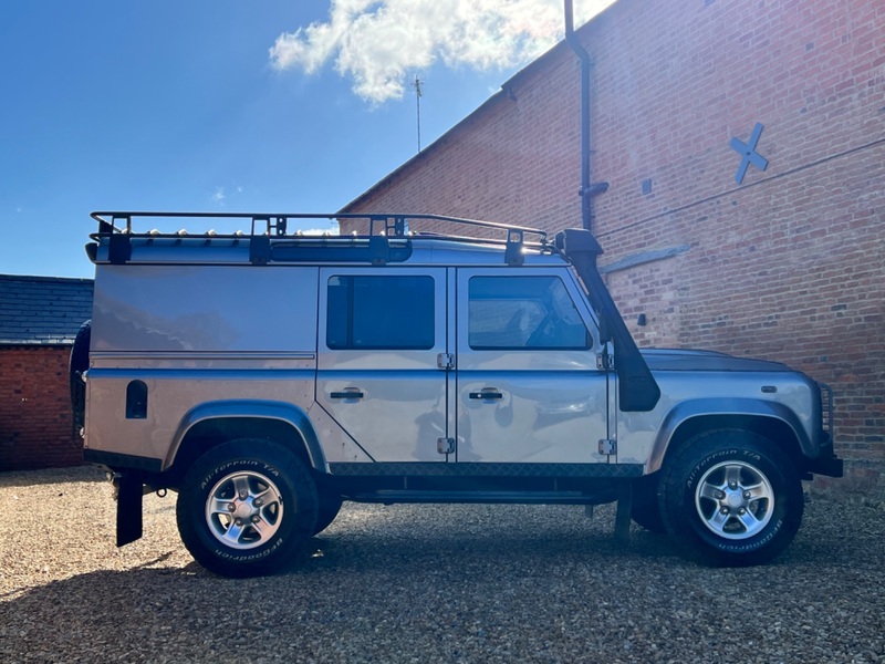 LAND ROVER DEFENDER