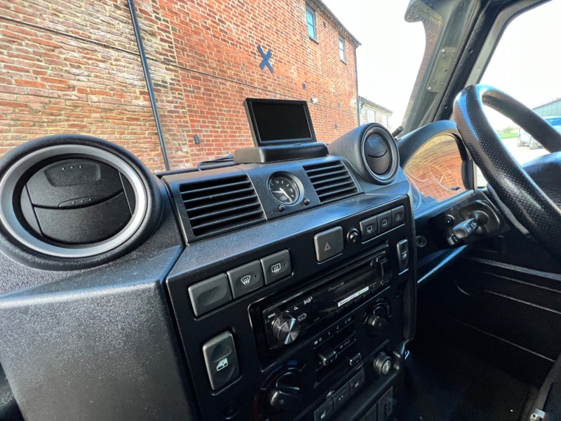 LAND ROVER DEFENDER