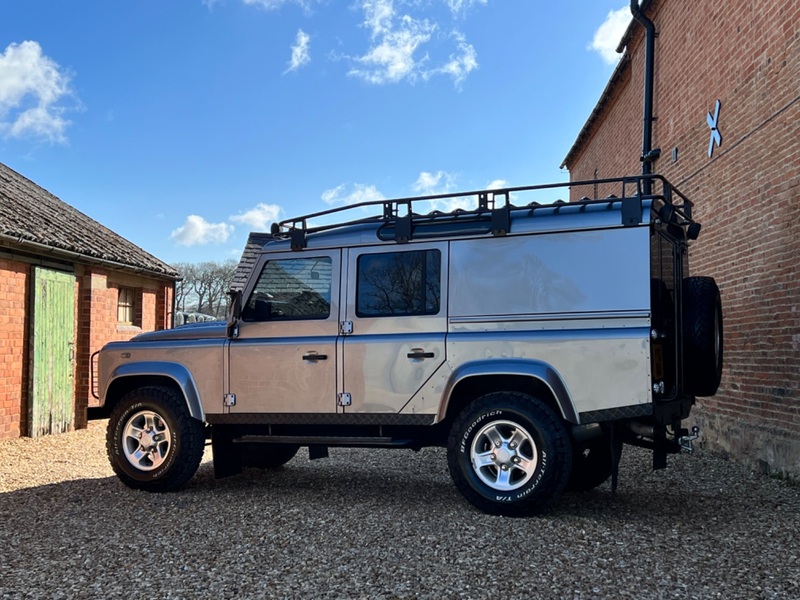 LAND ROVER DEFENDER