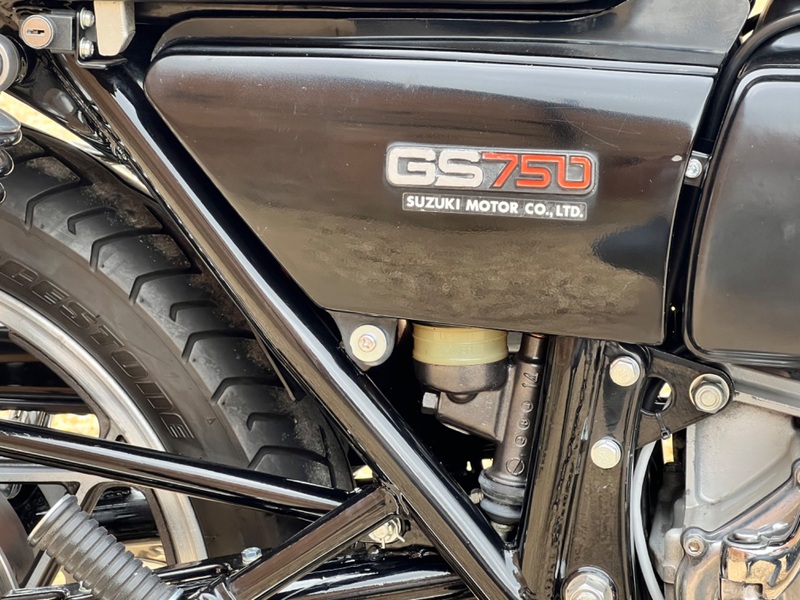 SUZUKI GS750