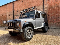 LAND ROVER DEFENDER 90