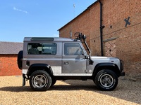 LAND ROVER DEFENDER 90