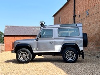 LAND ROVER DEFENDER 90