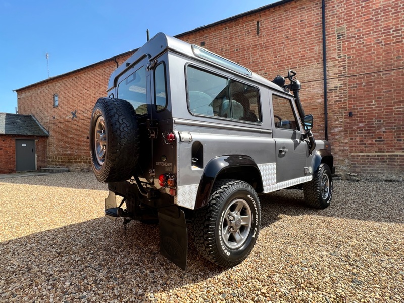 LAND ROVER DEFENDER 90