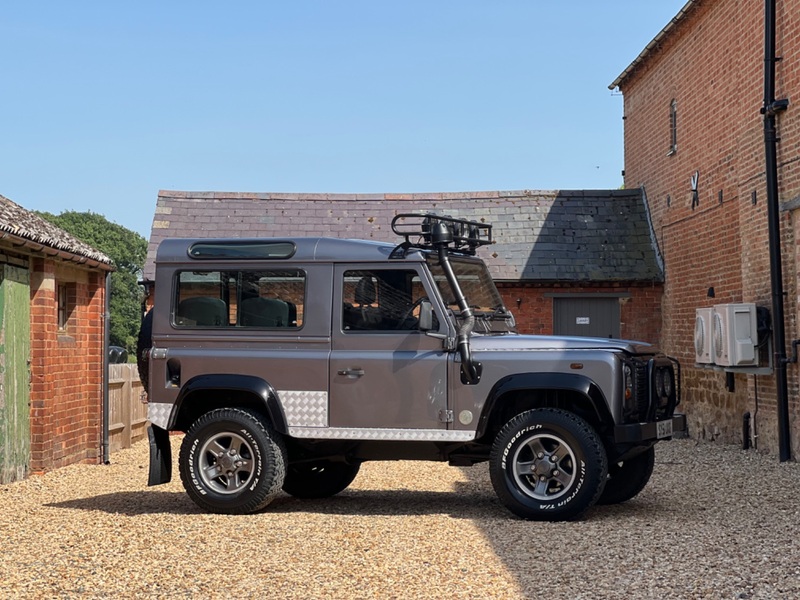 LAND ROVER DEFENDER 90