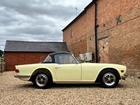 TRIUMPH TR6