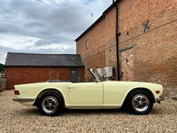 TRIUMPH TR6