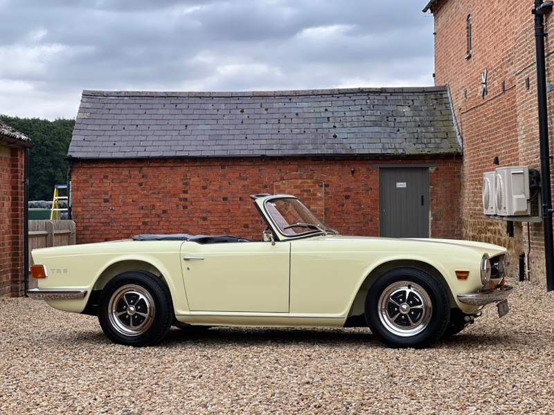 TRIUMPH TR6