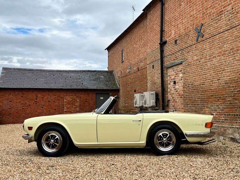 TRIUMPH TR6