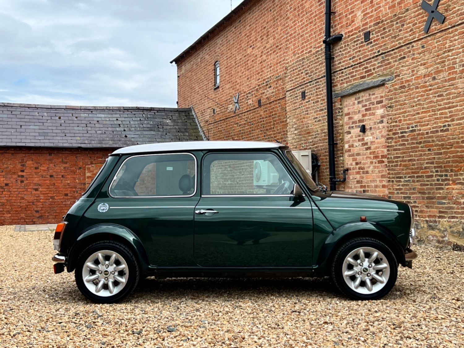 Used ROVER MINI in Winwick, Northamptonshire