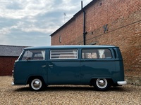VOLKSWAGEN CAMPER