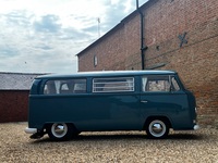 VOLKSWAGEN CAMPER
