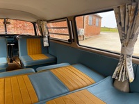 VOLKSWAGEN CAMPER