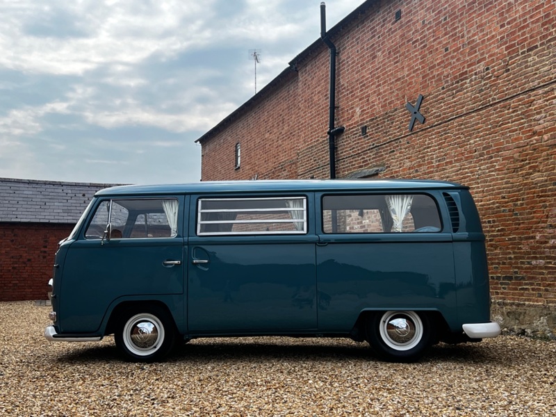VOLKSWAGEN CAMPER