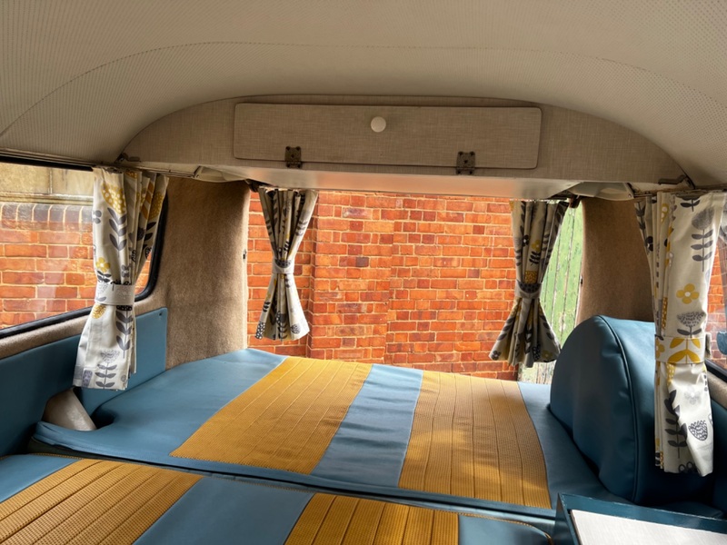 VOLKSWAGEN CAMPER