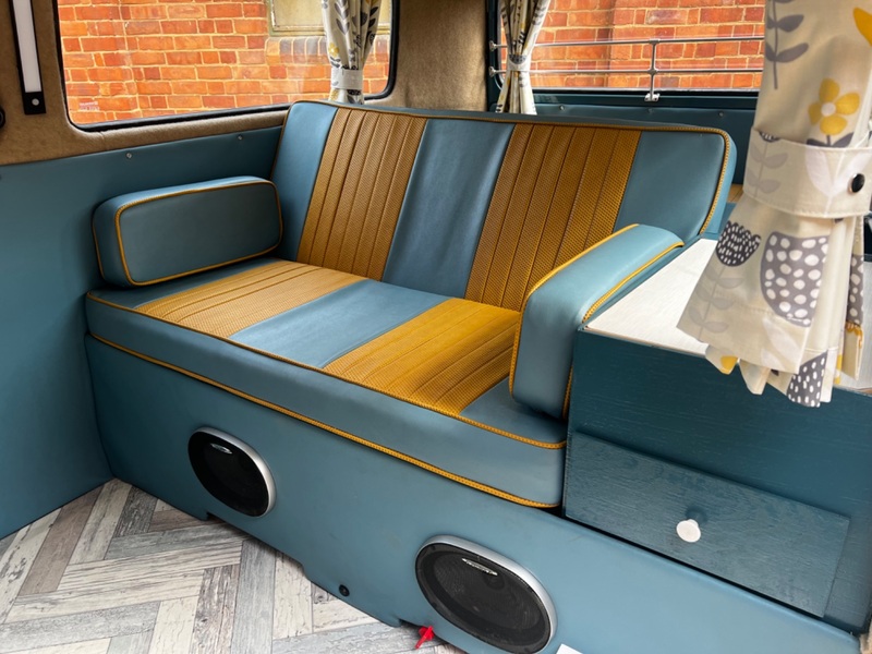 VOLKSWAGEN CAMPER