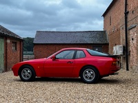 PORSCHE 944