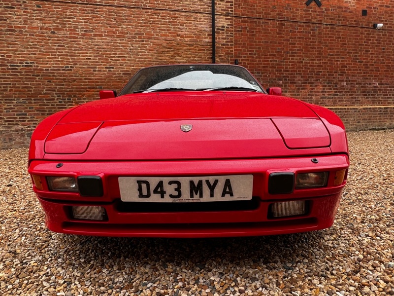 PORSCHE 944