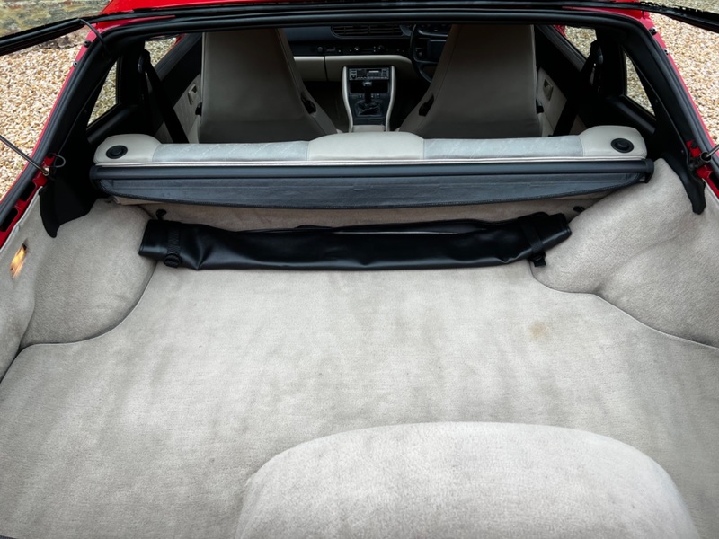 PORSCHE 944