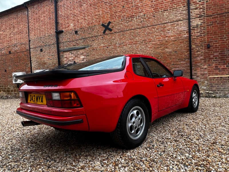 PORSCHE 944