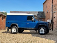 LAND ROVER DEFENDER