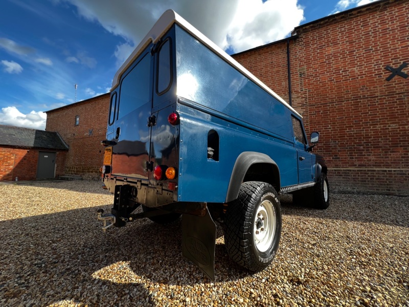 LAND ROVER DEFENDER