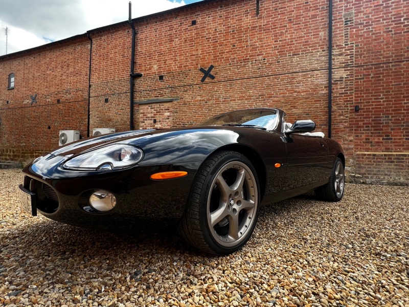 JAGUAR XKR